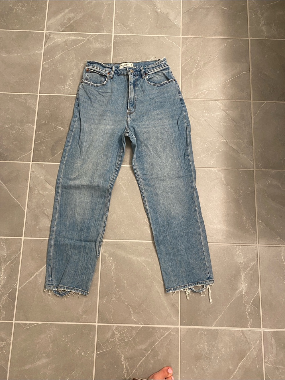 Abercrombie & Fitch Light Wash Straight-Leg Jeans with Frayed Hem